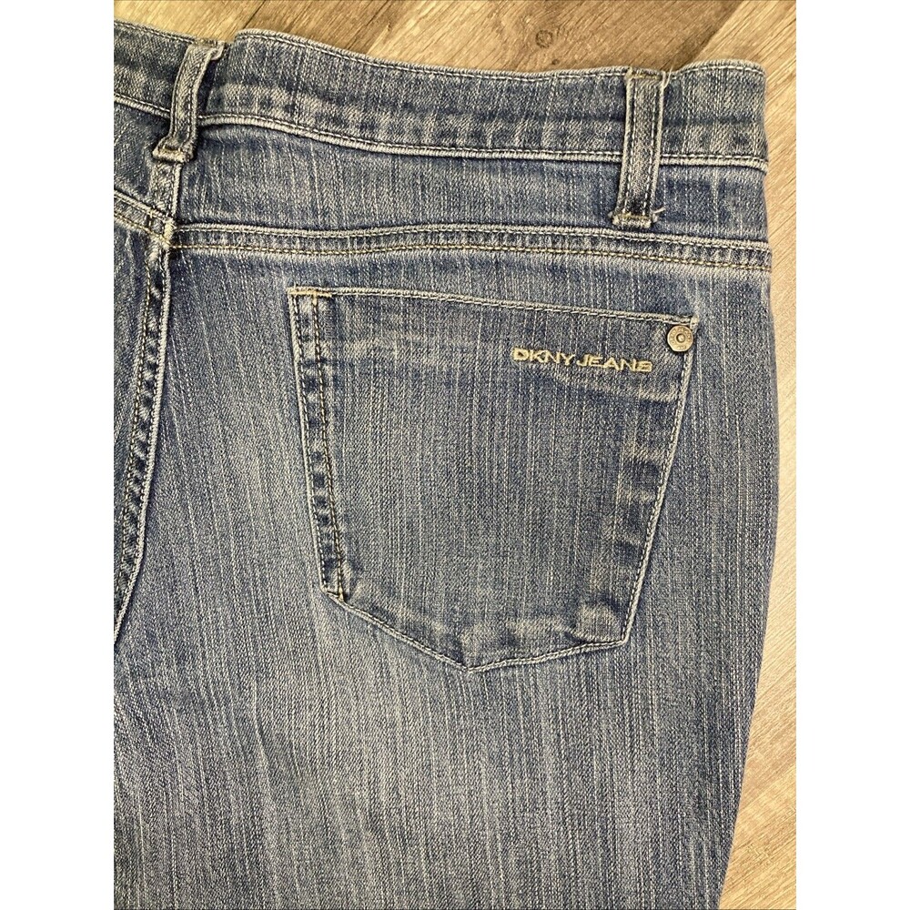 DKNY So Low Lita Cropped Women's Size 14 Medium Wash Blue Denim Capri